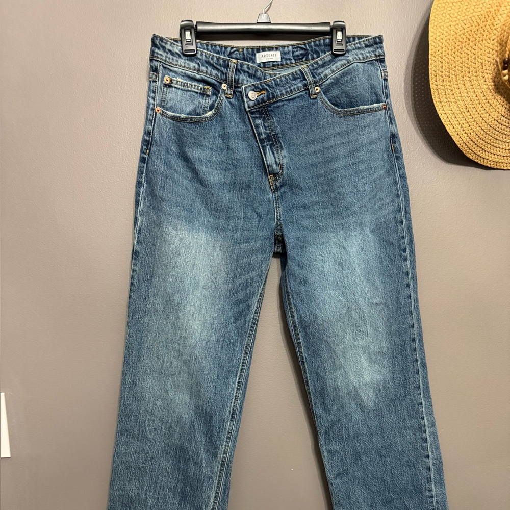 Artemis women’s Vintage Dual Accent Crossover High Rise Straight Leg Jeans 11/29